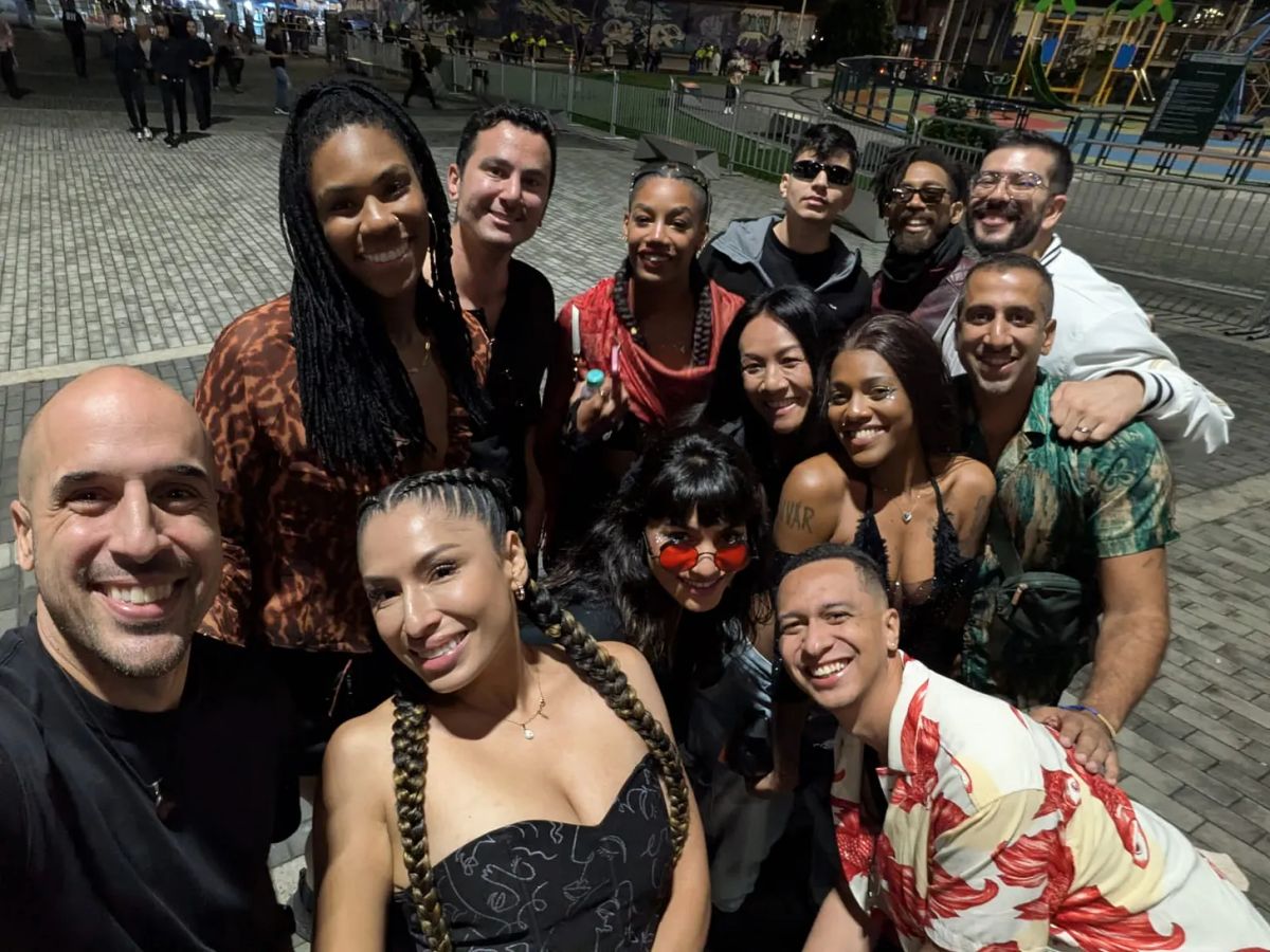 The friends I made when I STOPPED hopping around every two weeks, all coming together to celebrate my 32nd birthday. Various nationalities represented 🇺🇸🇨🇴🇭🇳🇹🇼🇧🇷🇮🇳